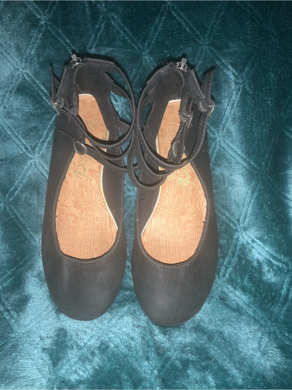 Blowfish Size 2 Gladiator Style Black Flat Shoes Girls Like New